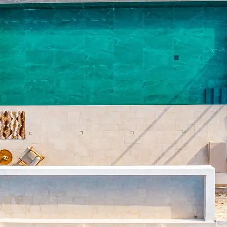 Aurora Thesan فيلة Marathiás